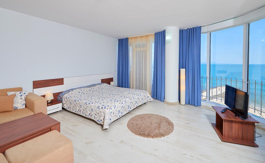 Family Hotel Regata Pomorie Esterno foto